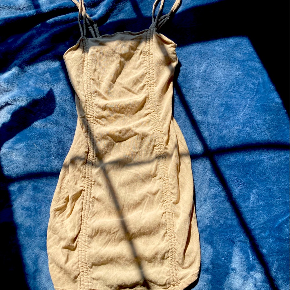 XS light beige body con dress